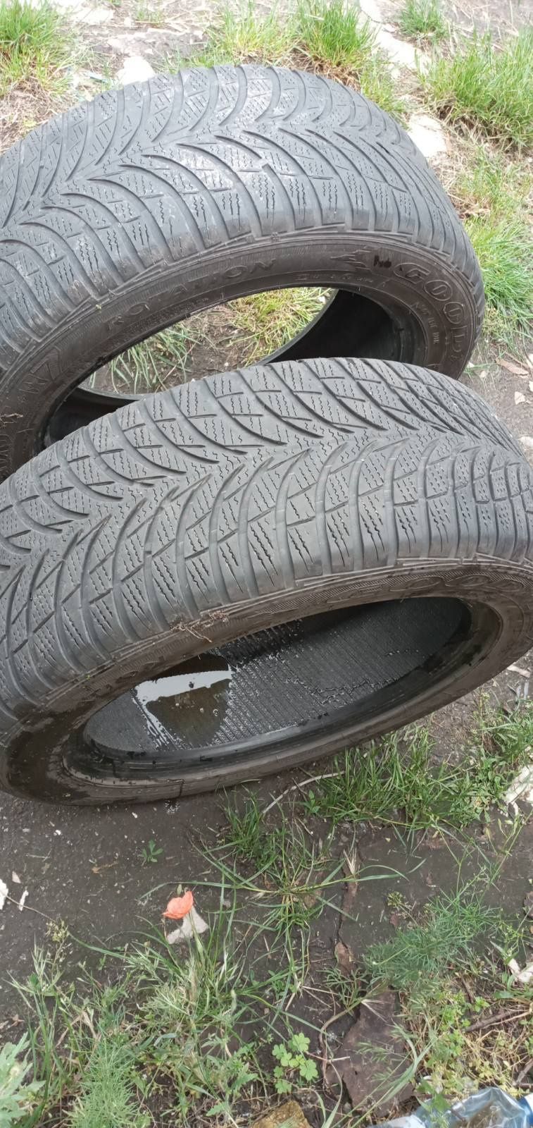 Продам 2 покришки гудиер