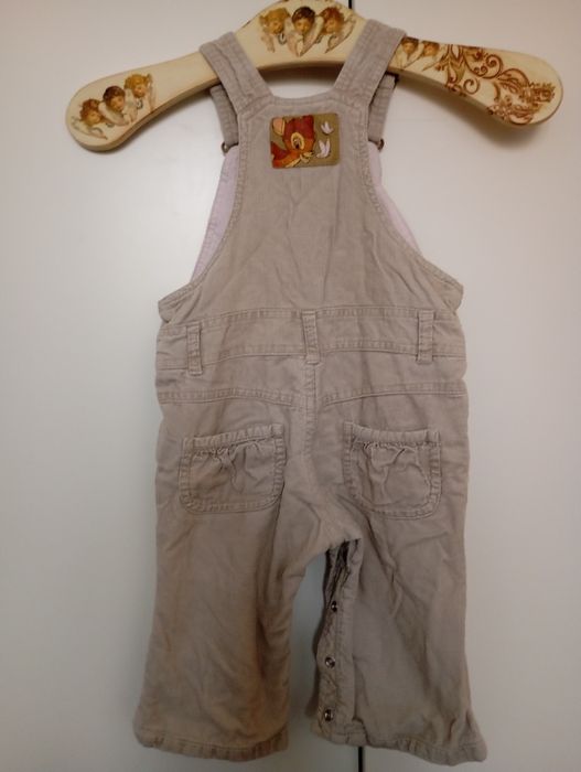 Ogrodniczki sztruksowe dla dziewczynki, rozmiar na 9-12 miesięcy.