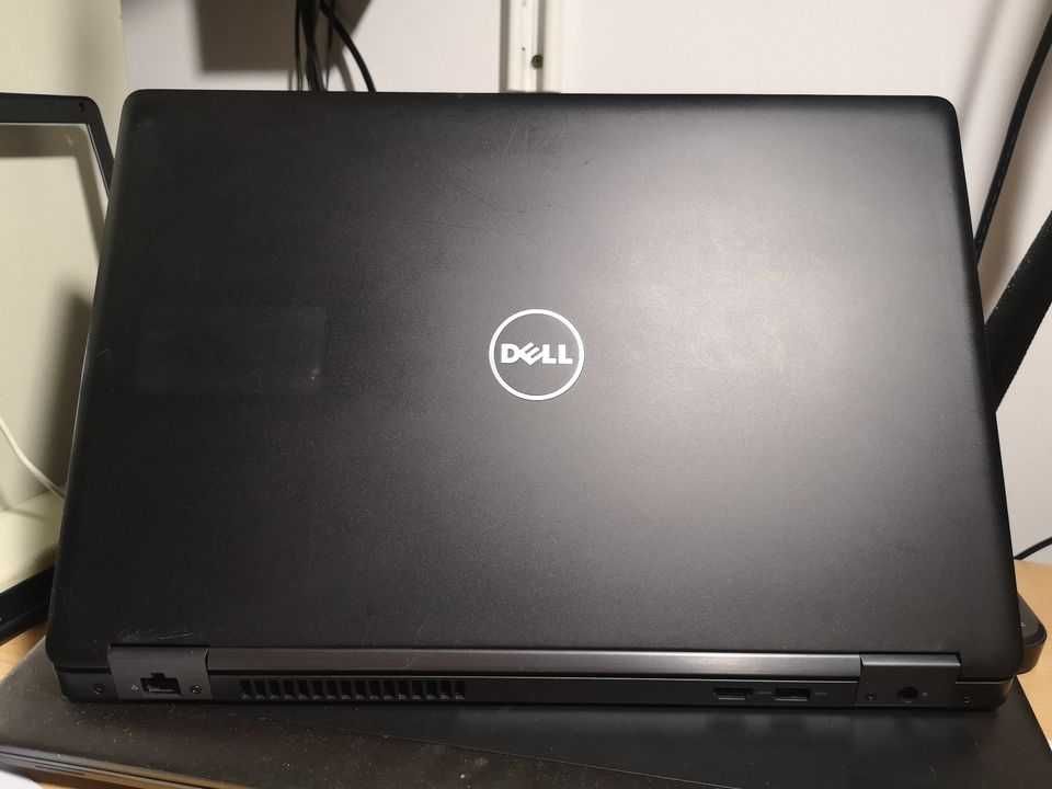 Laptop Dell 5580 i5-6300U 2x2,4 GHz 8GB SSD 256GB Win 10 kam 15,6" FHD