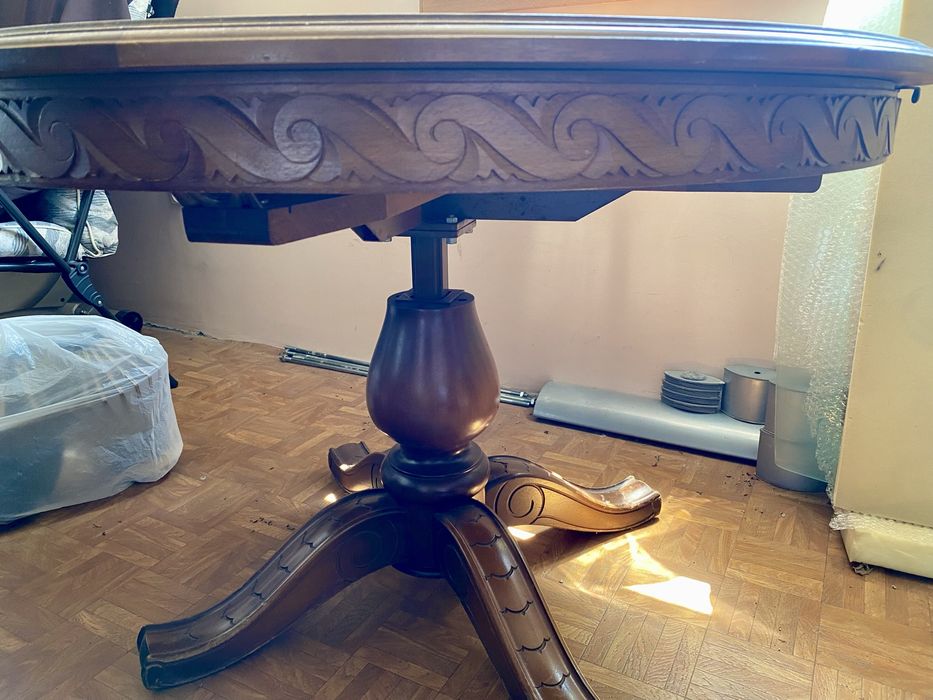 Drewniany stół do renowacji