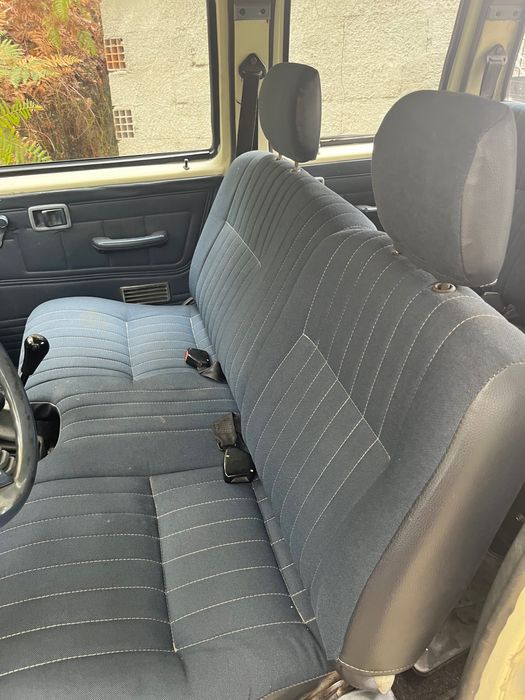 Carrinha d21 4x4 direção assistida 5 lugares