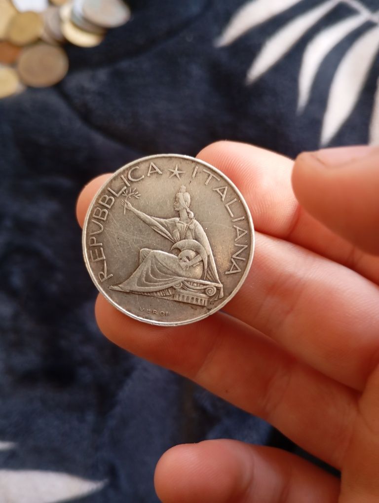 Монети Італії та 10 грн
