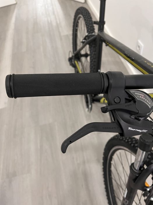 Bicicleta btt semi nova.