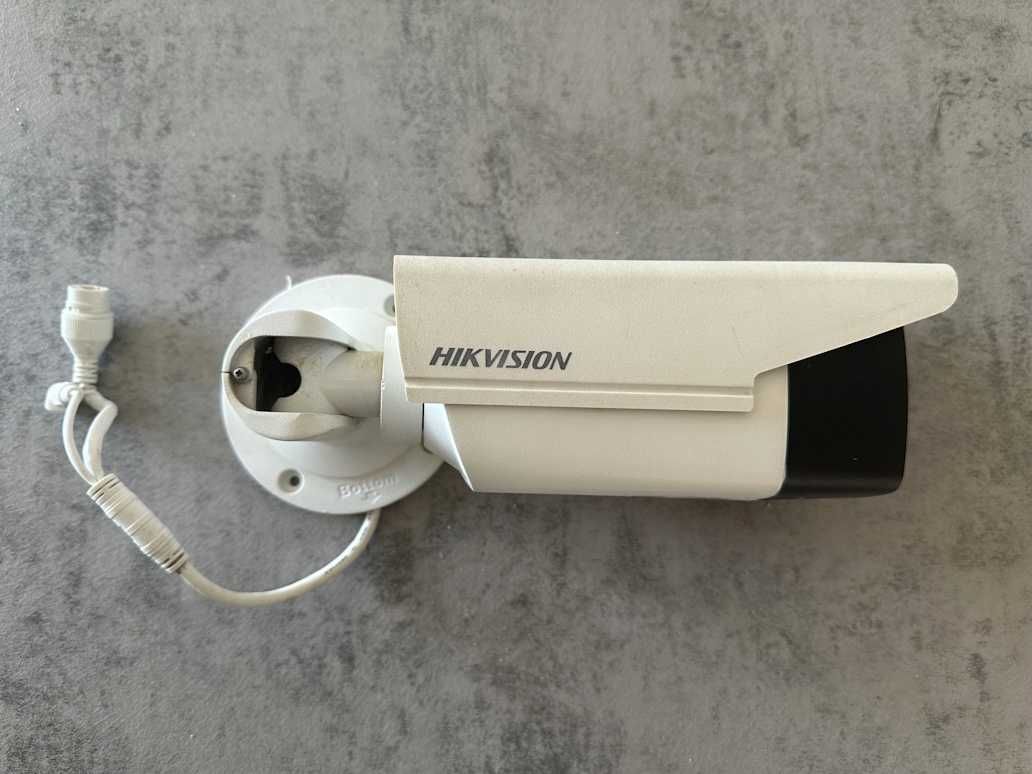 Kit Hikvision NVR DS-7608NI-K2/8P + Câmara DS-2CD2T63G0-I5 (PoE)