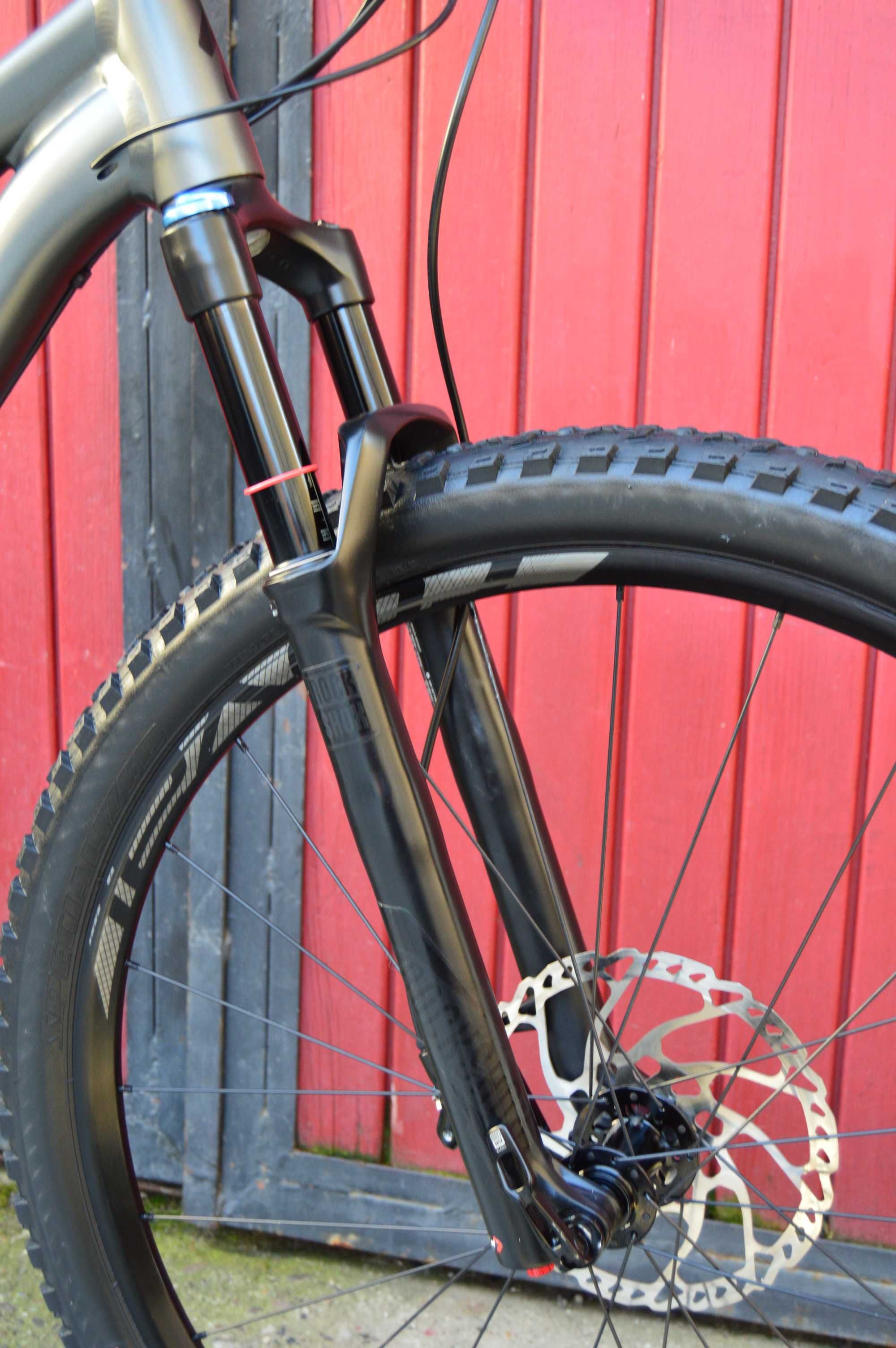 Велосипед двухподвес Specialized Camber  29