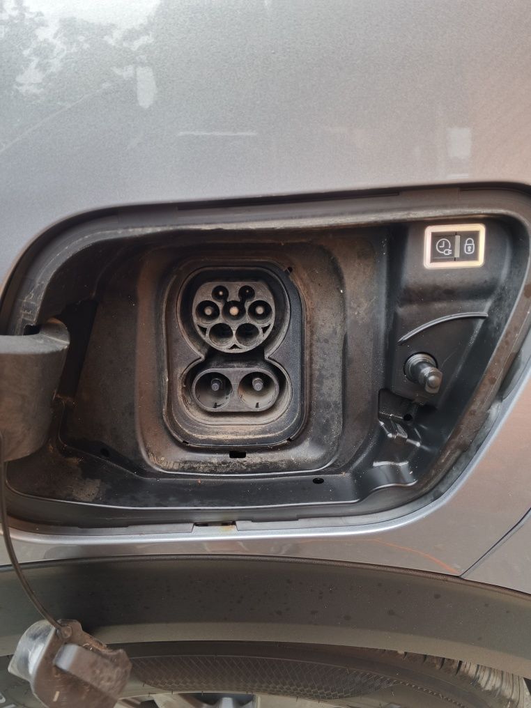 Peugeot e 2008         .