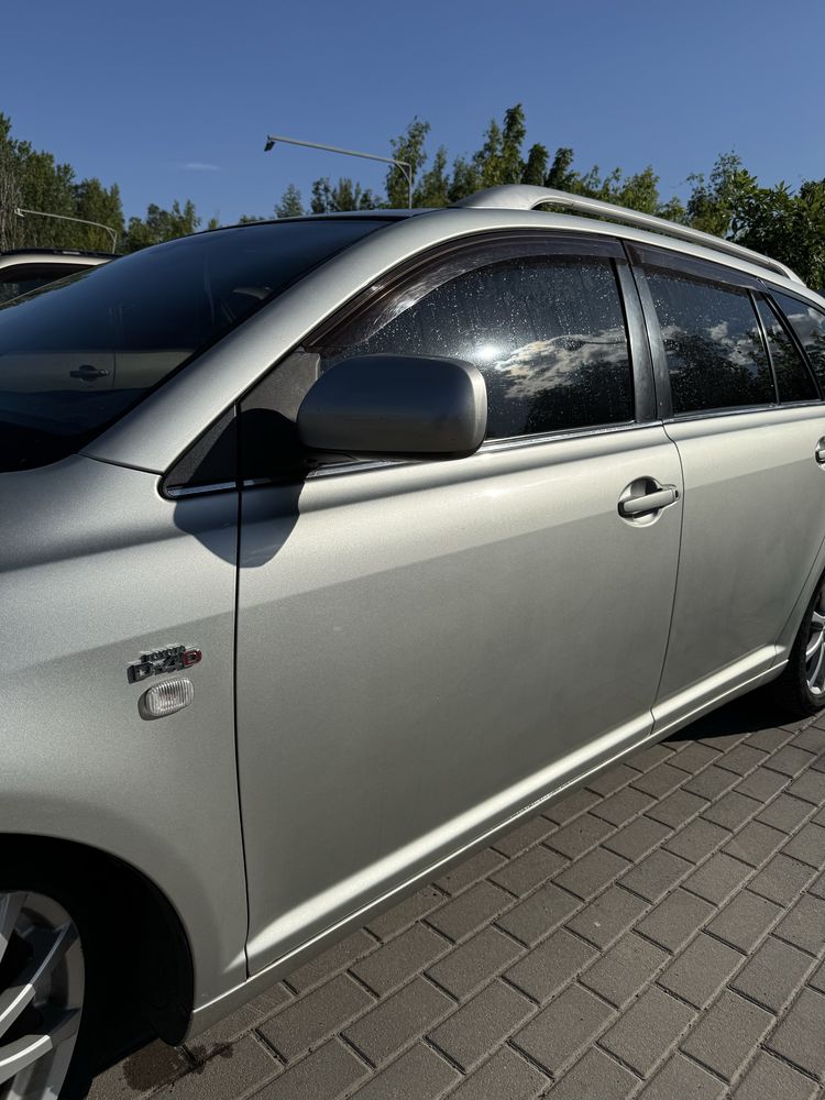 Toyota avensis 2003