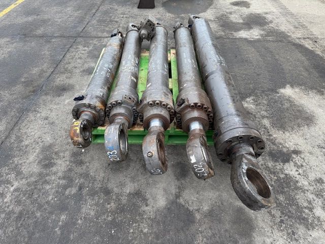 Siłownik hydrauliczny L 1700 MM do akerman