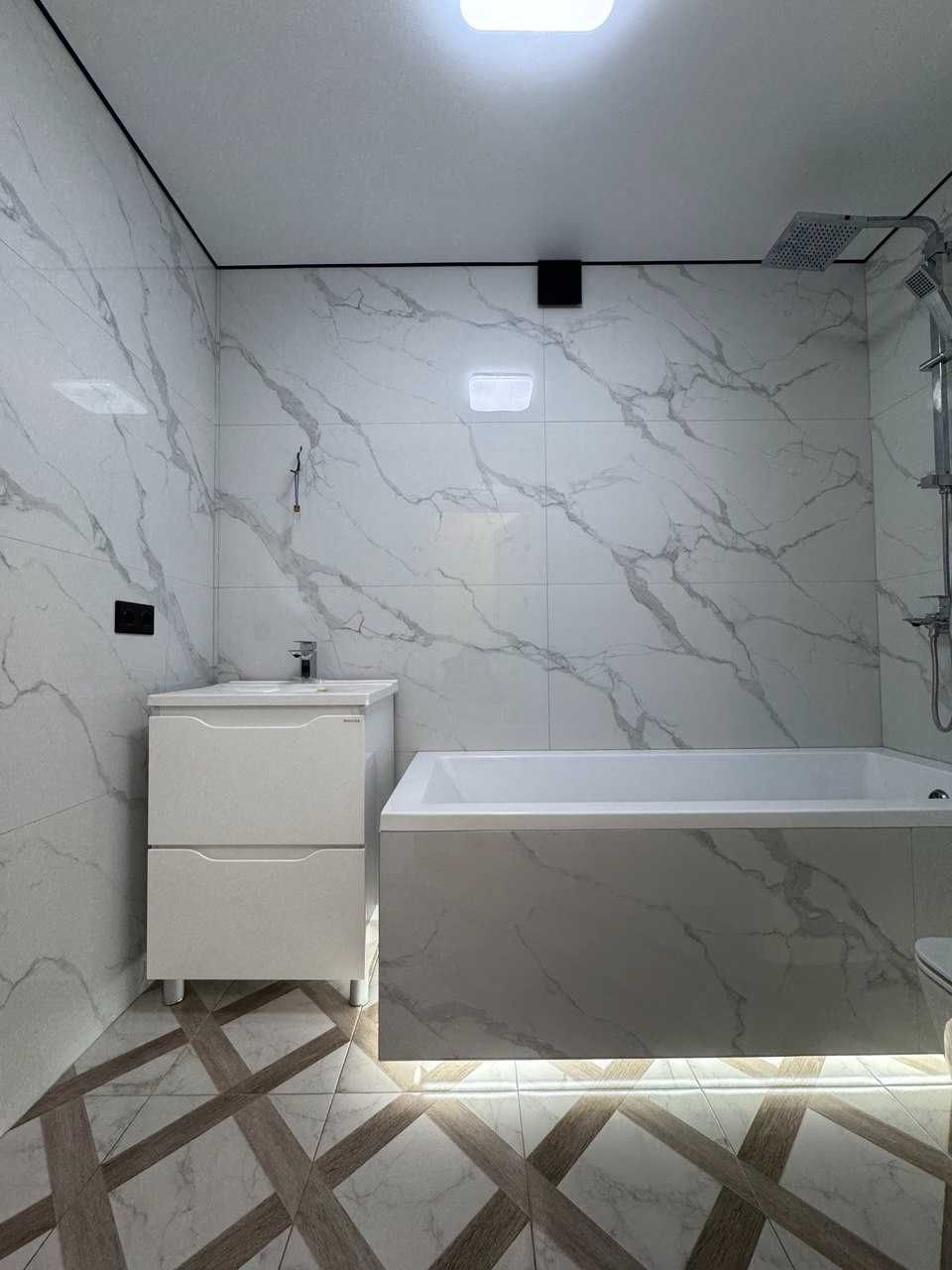 № 12348 - Продам 3-х кімнатну, в самому центрі, вул. Київська