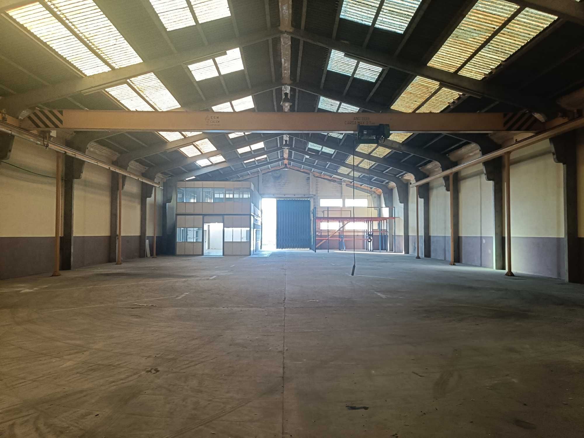 Armazém Zona Industrial Maia I - Frente para a Rua do Outeiro