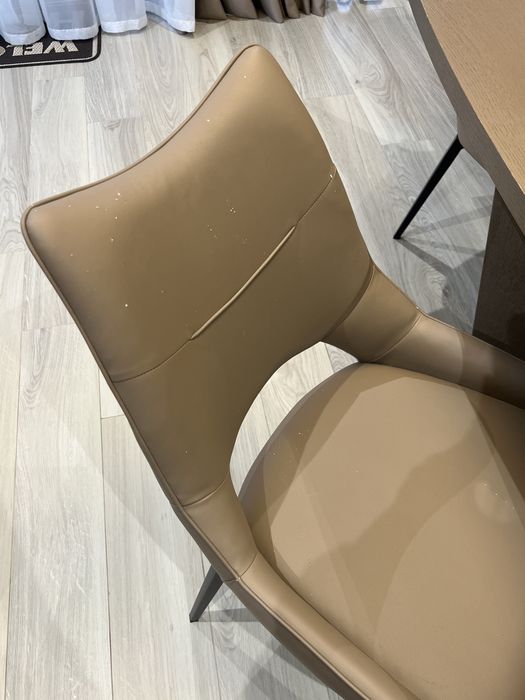 Продам обідній стіл з комплектом крісел