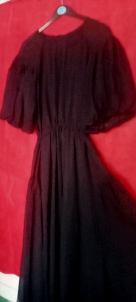 Vários vestidos de organza fina tam.L são muito elegantes