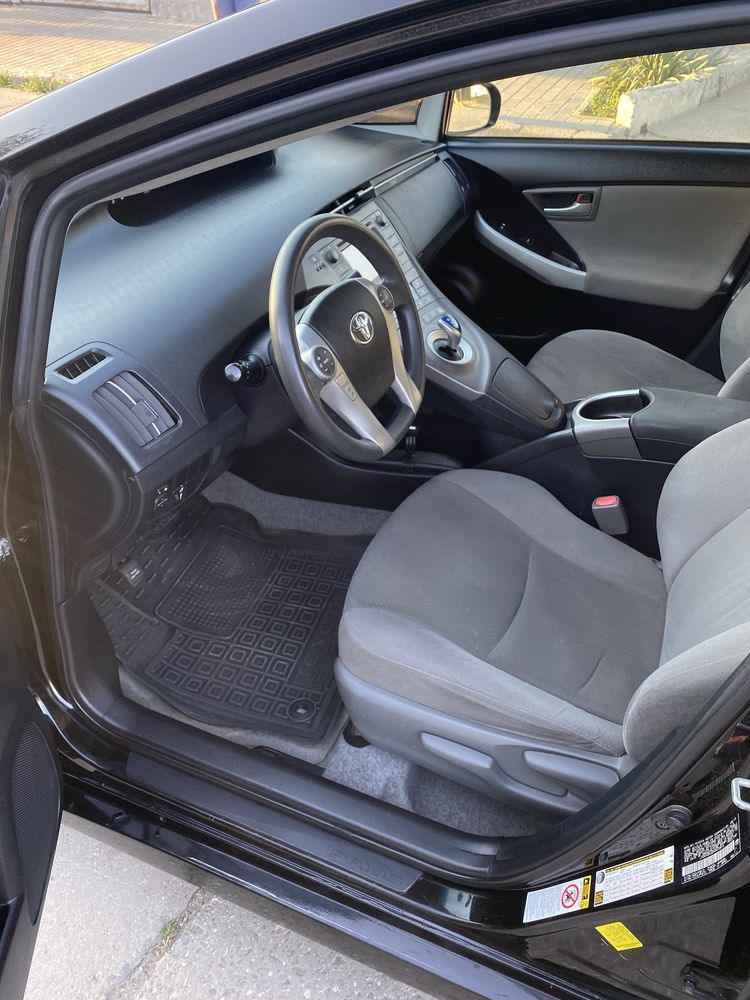 Toyota Prius 2015г