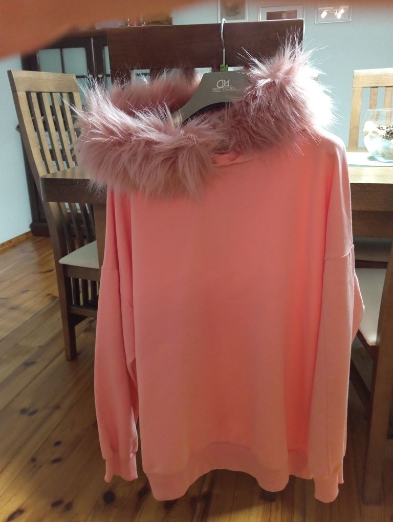 Bluza z kapturem z lisem futerko