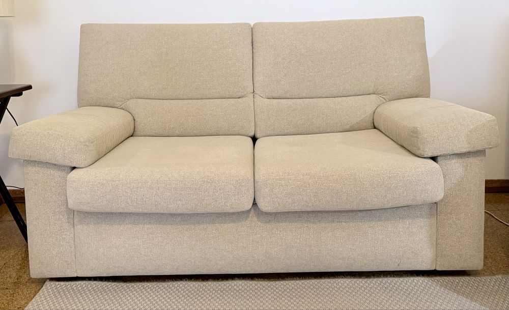 Sofá de 2 lugares em bom estado