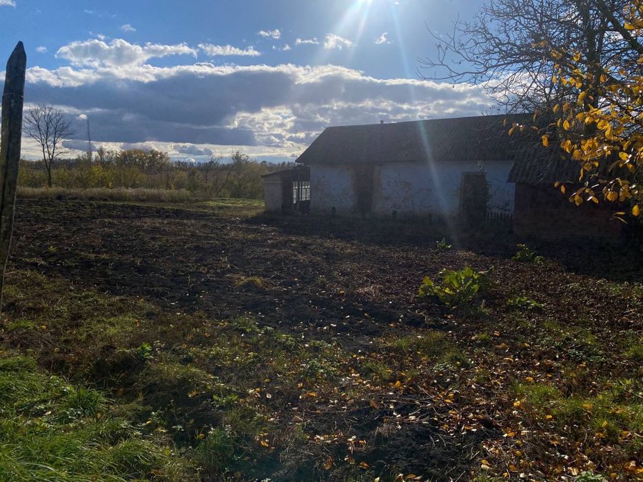 Продам земельну ділянку з будинком