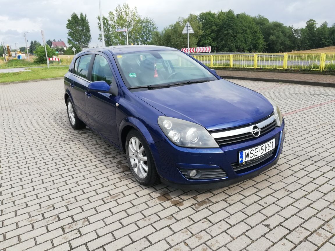 Opel Astra H panoramiczny dach.