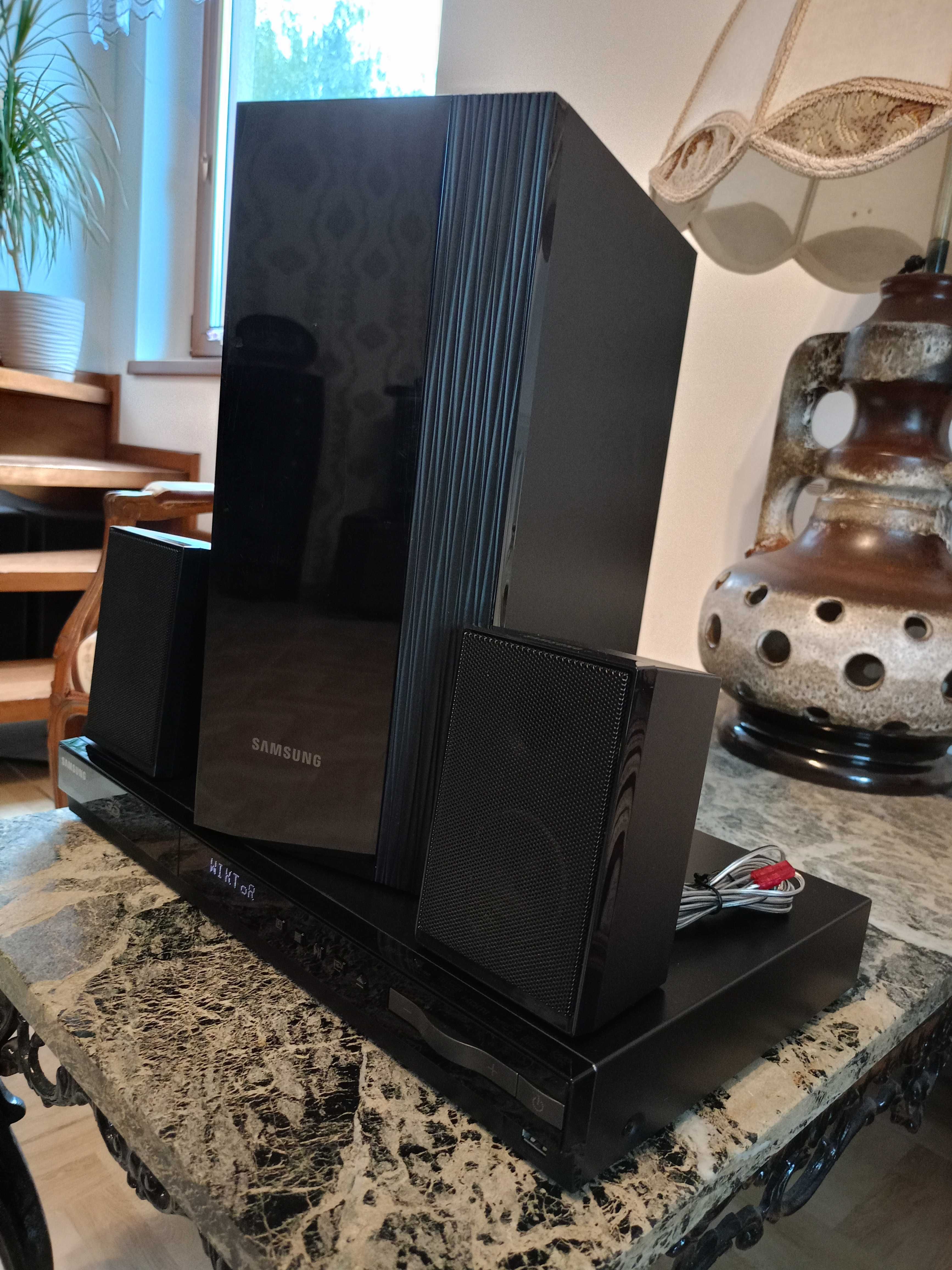 Kino domowe SAMSUNG HT-E4200 Smart Blu-Ray 500W