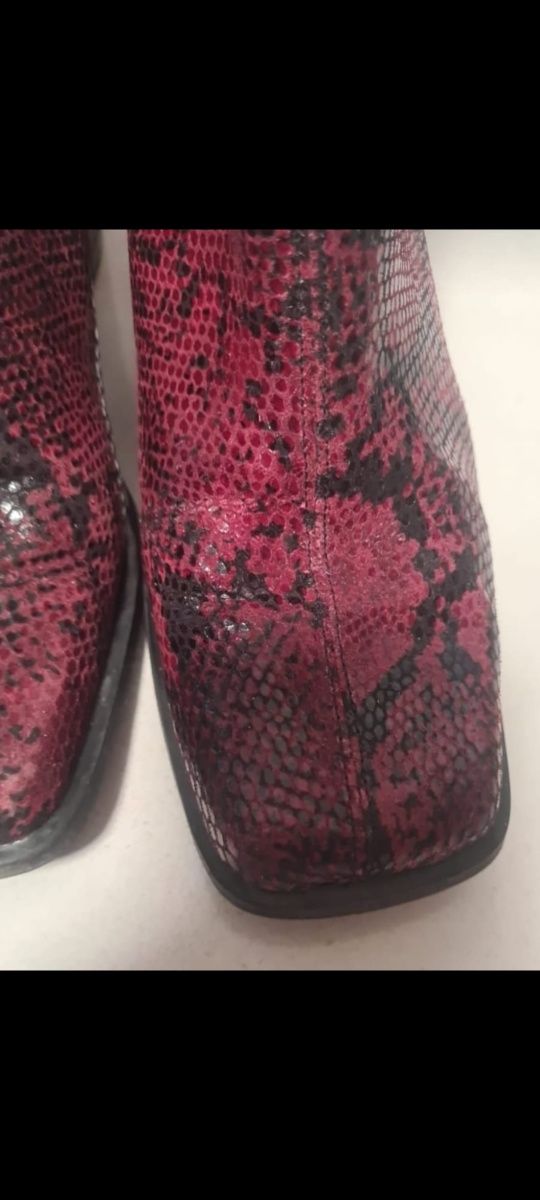 Botas De Senhora Vermelho e Preto