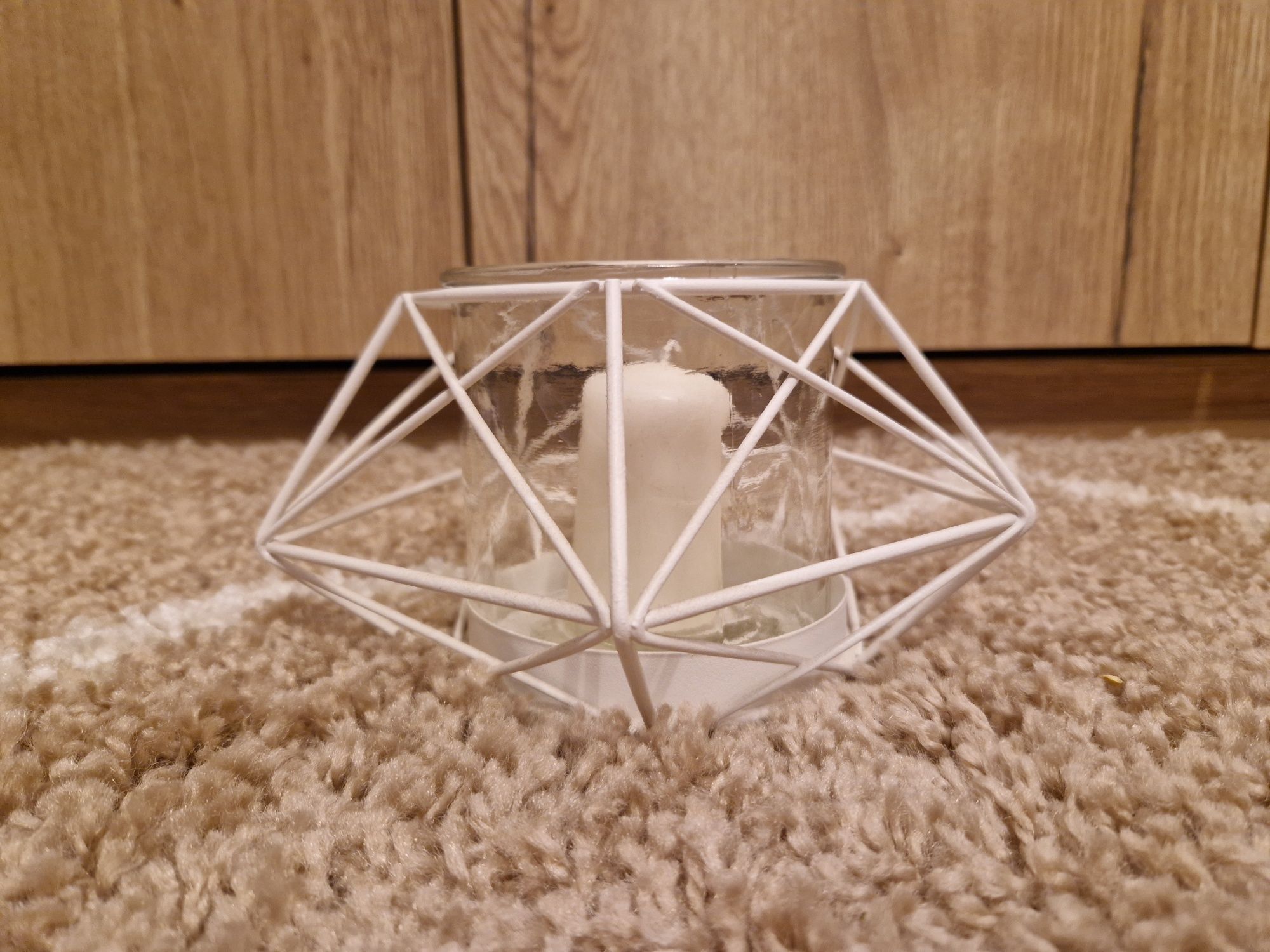 Świecznik metalowy biały geometryczny