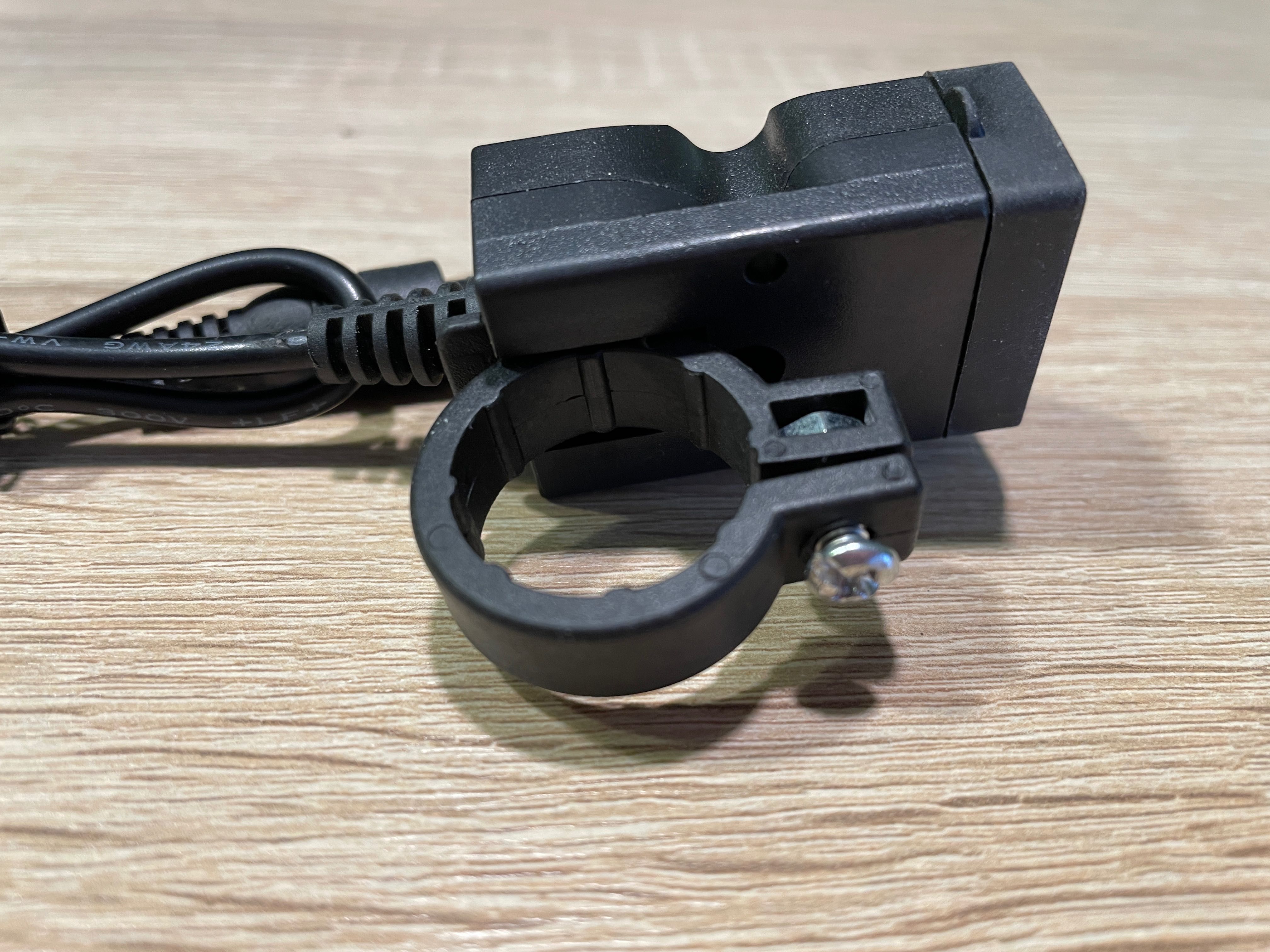 USB порт для скутера (9-90V) с креплением на руль