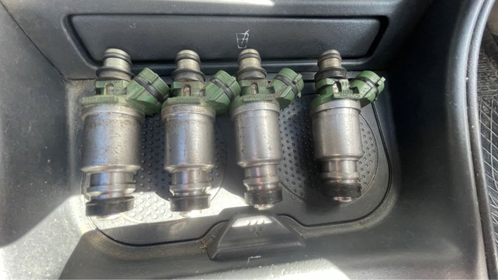 Продам форсунки Toyota Camry carina e 23250-74100