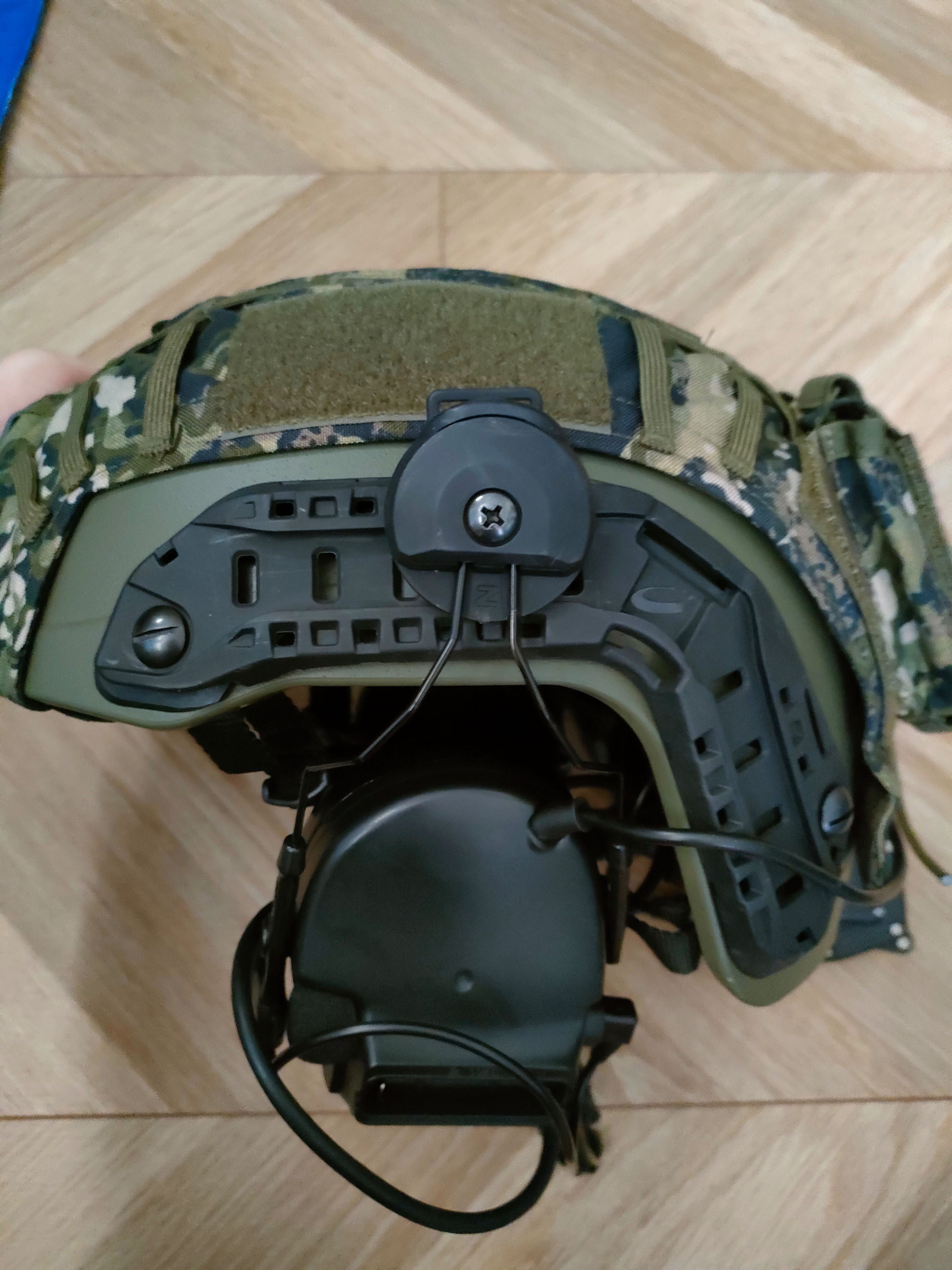 Replika hełmu Super High Cut L/XL + słuchawki Z-Tactical Z154 + PTT