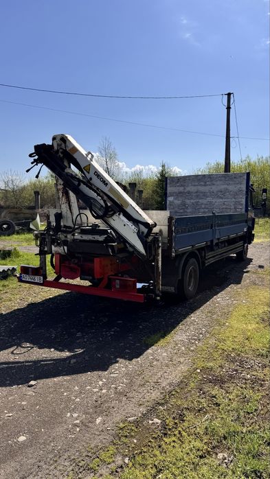 Автомобіль з краном маніпулятором