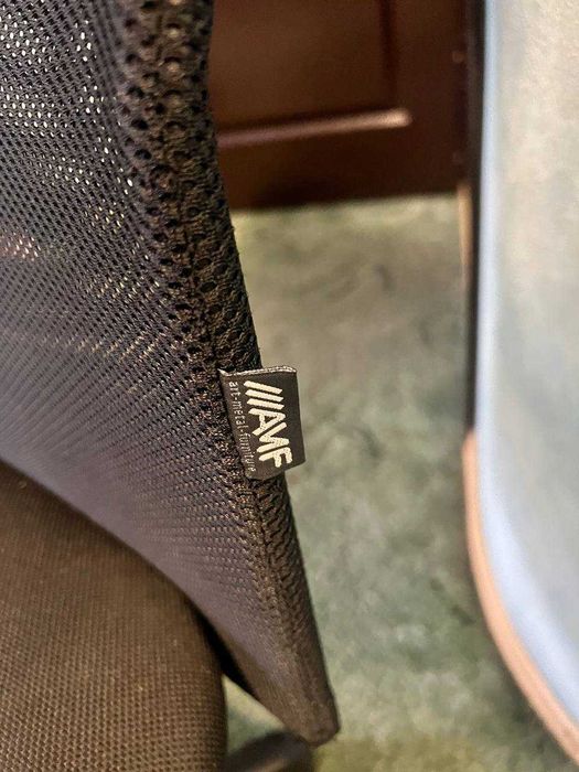 Стул чёрный, без подлокотников, на колесиках