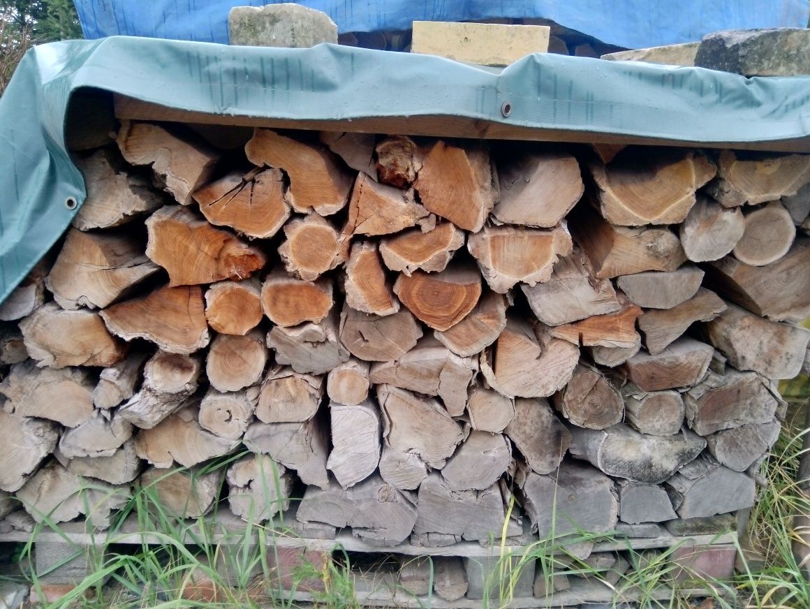 Drewno kominkowe suche akacja i buk