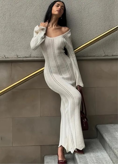Довга плетена бежево-молочна сукня