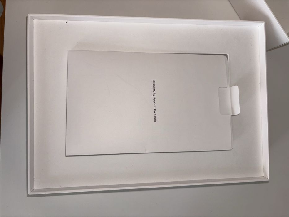 iPad 8th Generation 128 GB + Apple Pencil | Good Condition64284275924227122