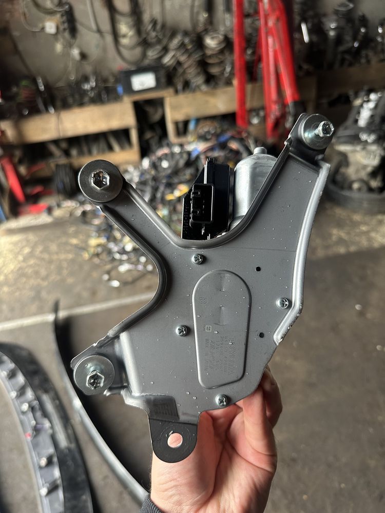 Моторчик склоочисника задній Toyota Rav 4 13-18 8513042080