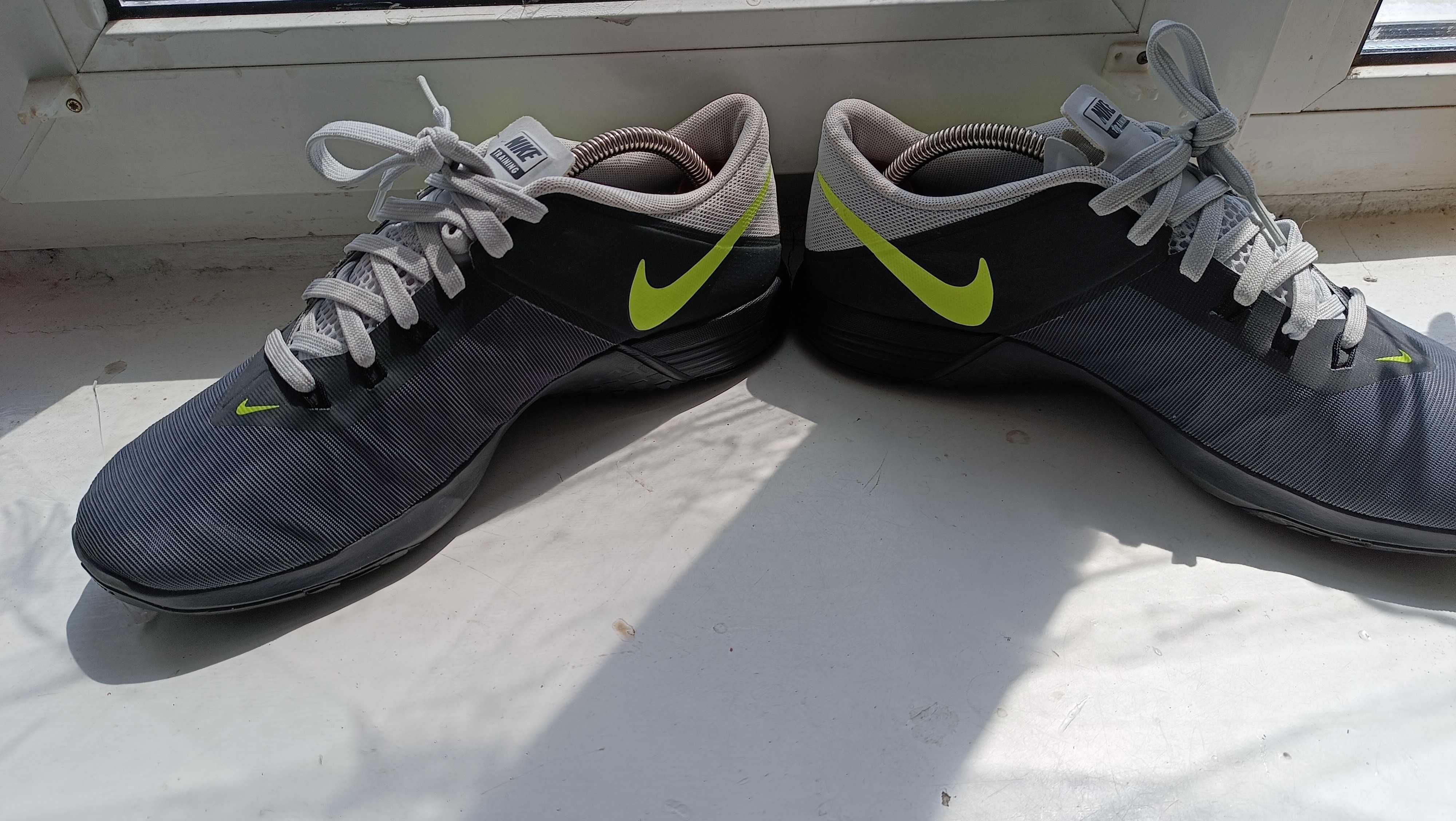 Кроссовки NIKE FS LITE TRAINER 4 Оригинал.Р 42.27 СМ