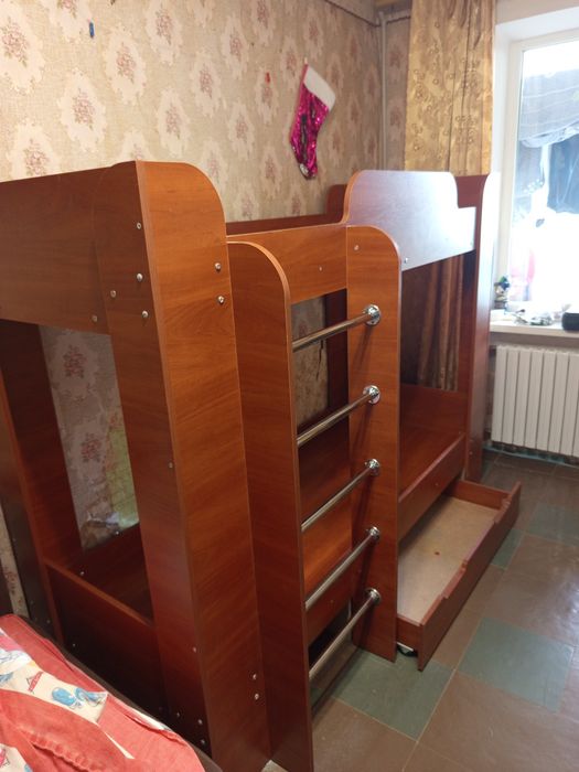 Двоярусна кровать