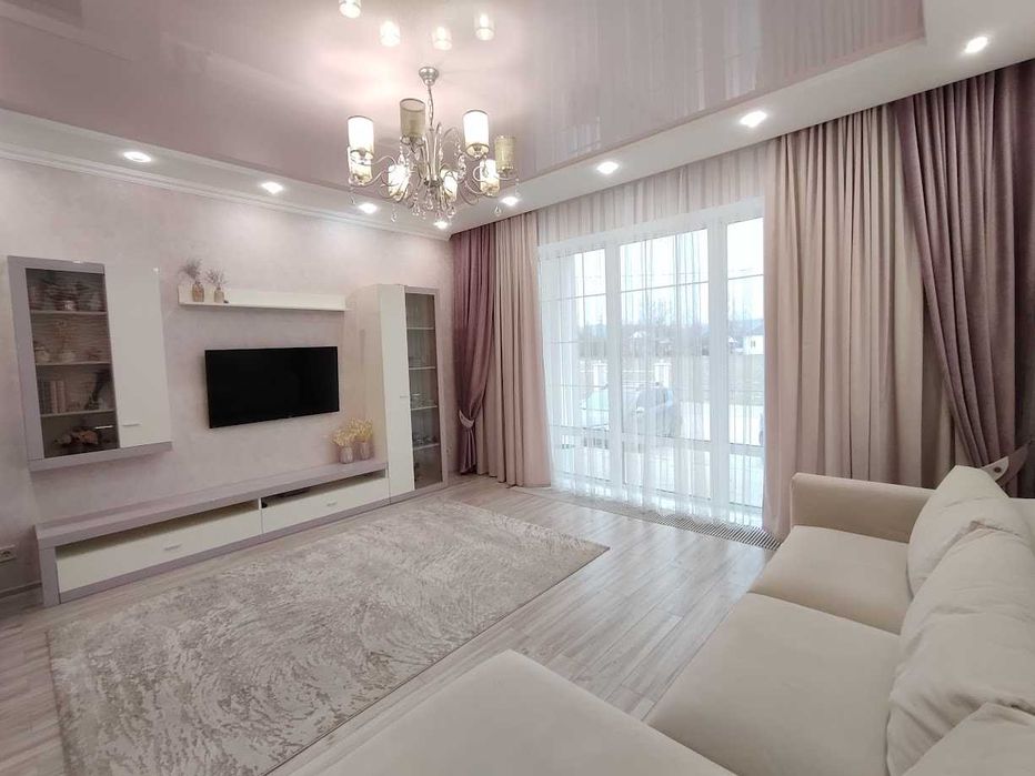 Продається сучасний будинок з дизайнерським ремонтом в с. Шипинці