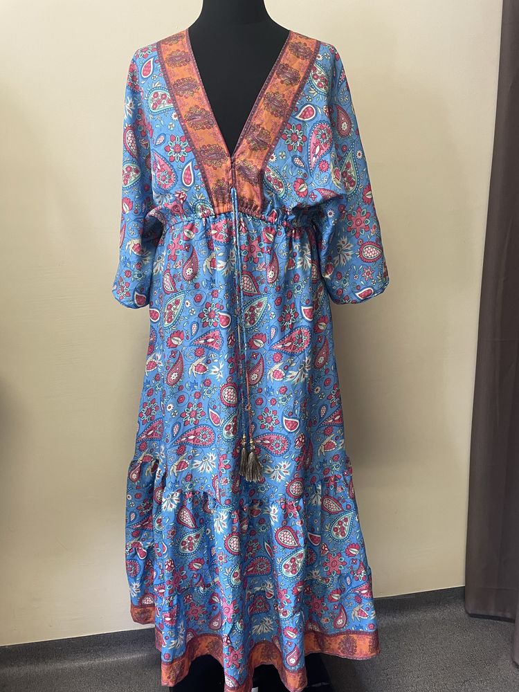 Sukienka jedwab indyjski w kolorze niebieskim
