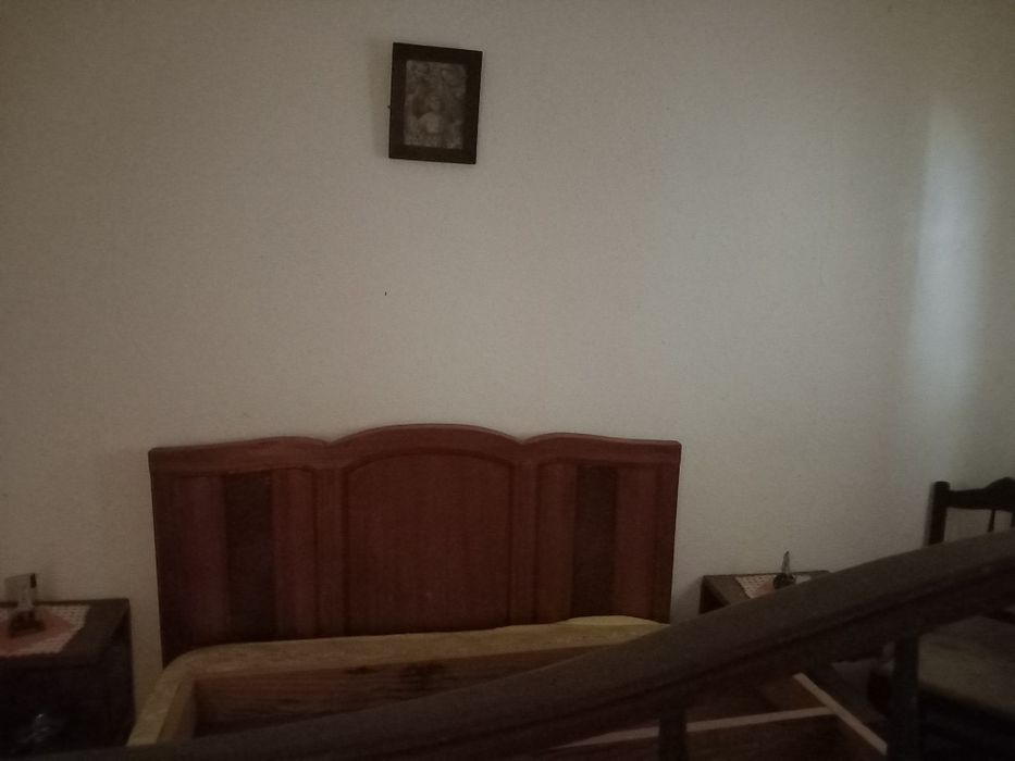 Cama de casal muito antiga em bom esta