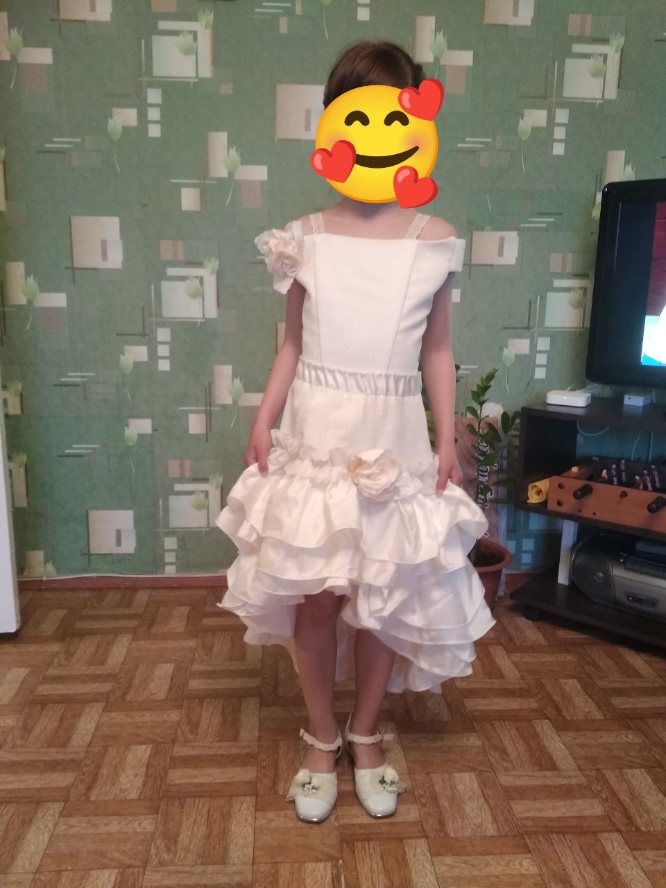 Святкова сукня на дівчинку 5-6 років