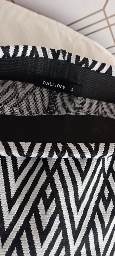 Spódnica do kolan z wysokim stanem ze wzorem firma Calliope