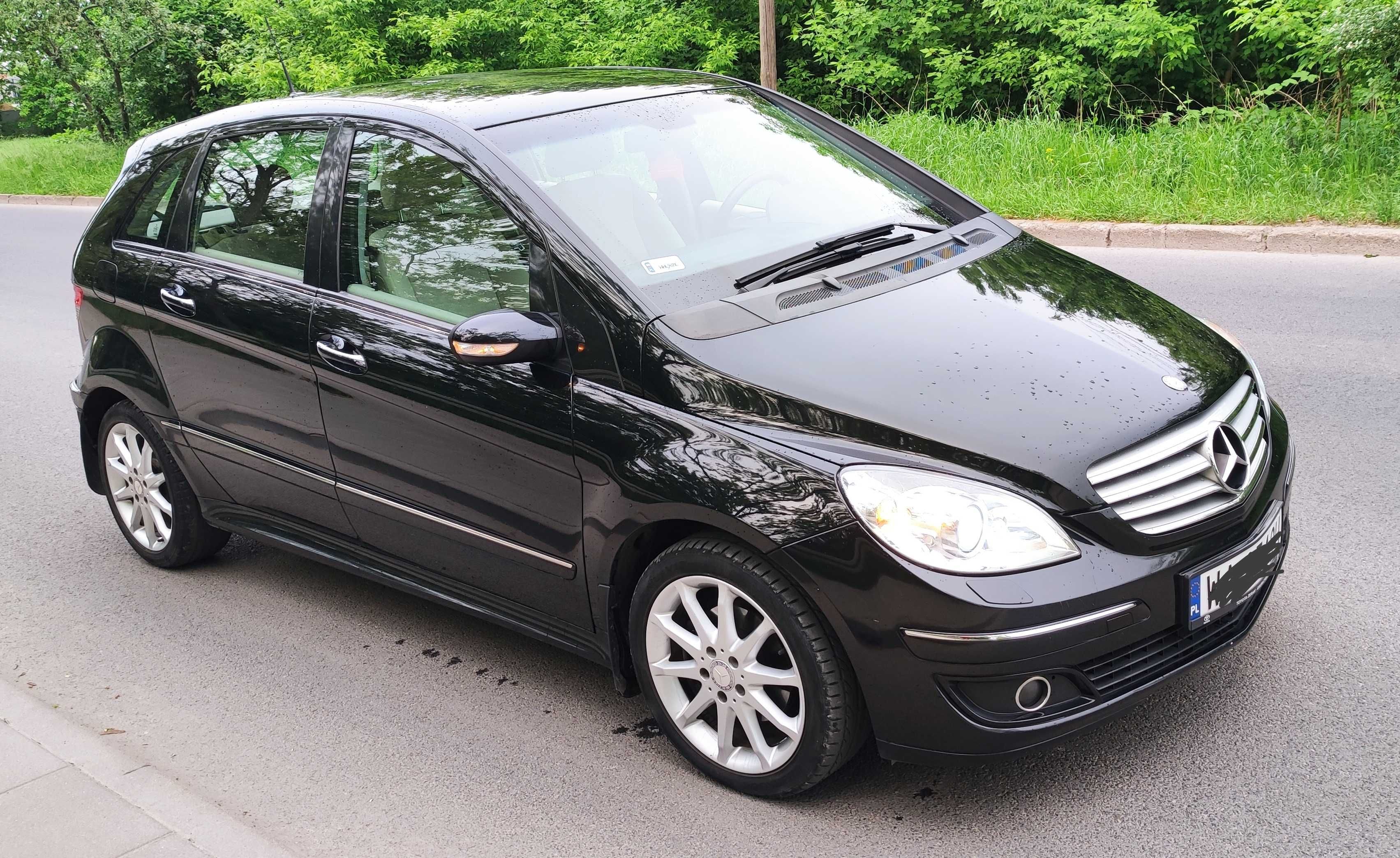 Mercedes B200 jasny środe