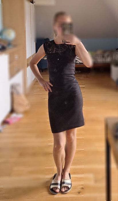 Elegancka czarna sukienka rozm.Xs marki Zalando