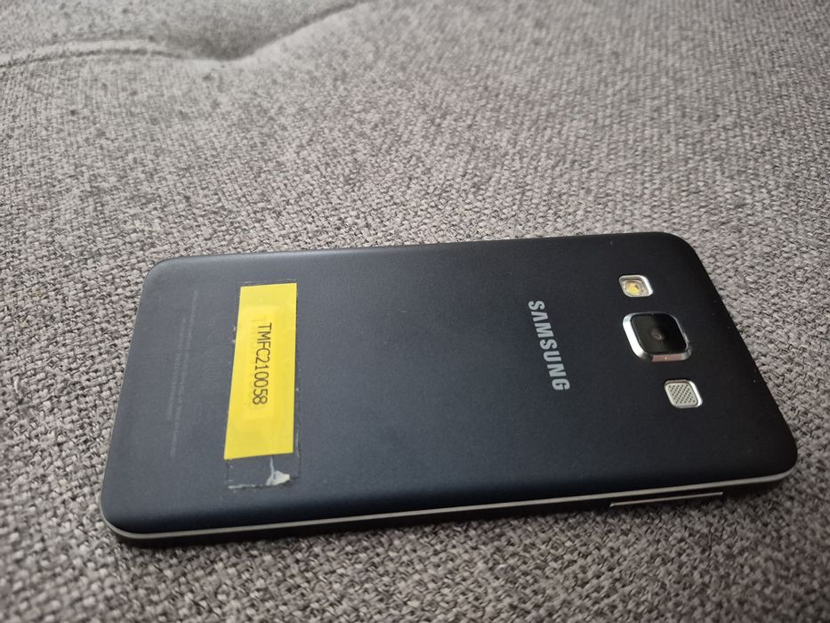 Samsung Galaxy A3 16GB SM-A300FU czarny
