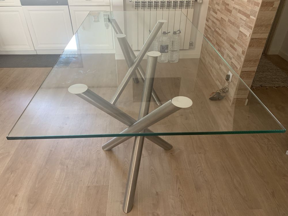 Mesa de jantar em vidro