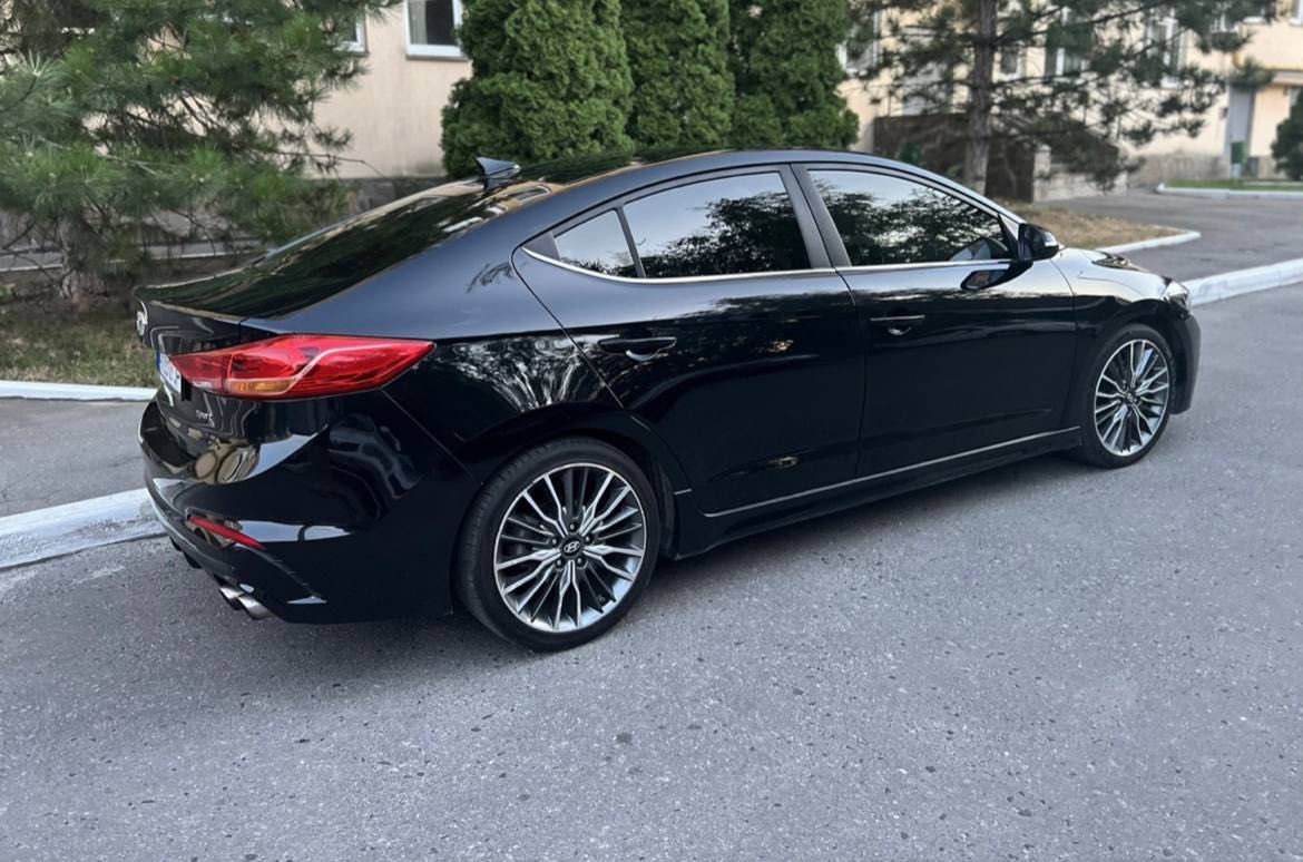 Оренда авто Hyundai Elantra  2700 неділя