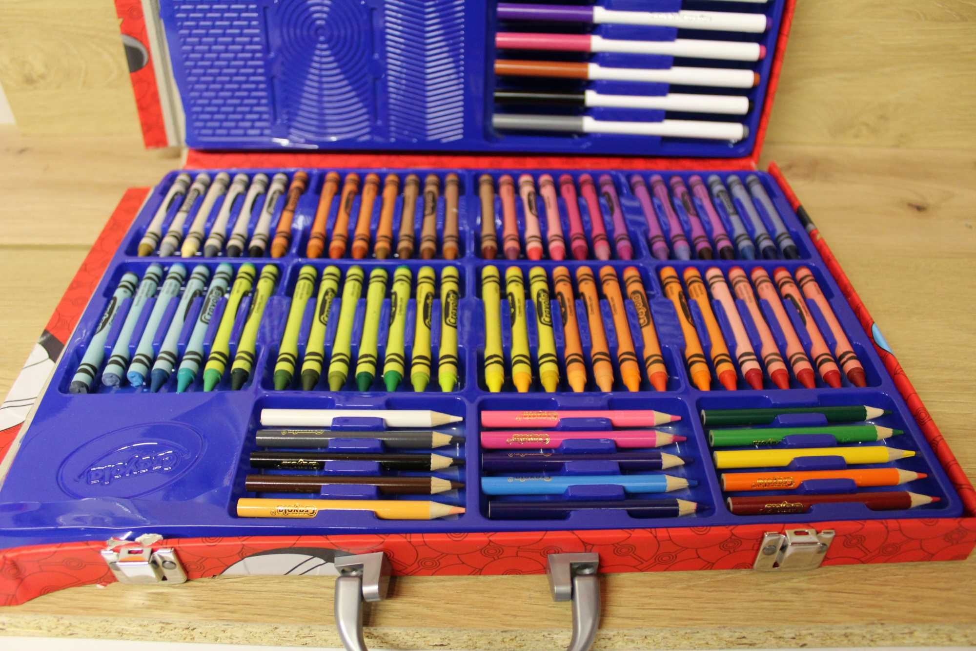 Crayola Pokemony Zestaw Kredki Pisaki W Walizce
