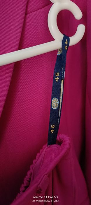 Elegancka garsonka damska.