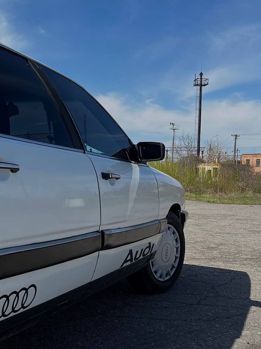 Audi 200 біла 1.8 не гнила