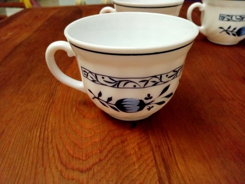 Ретро пара з Європи ,порцелянові чашечки