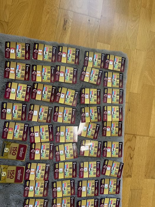 68 kart piłkarskich